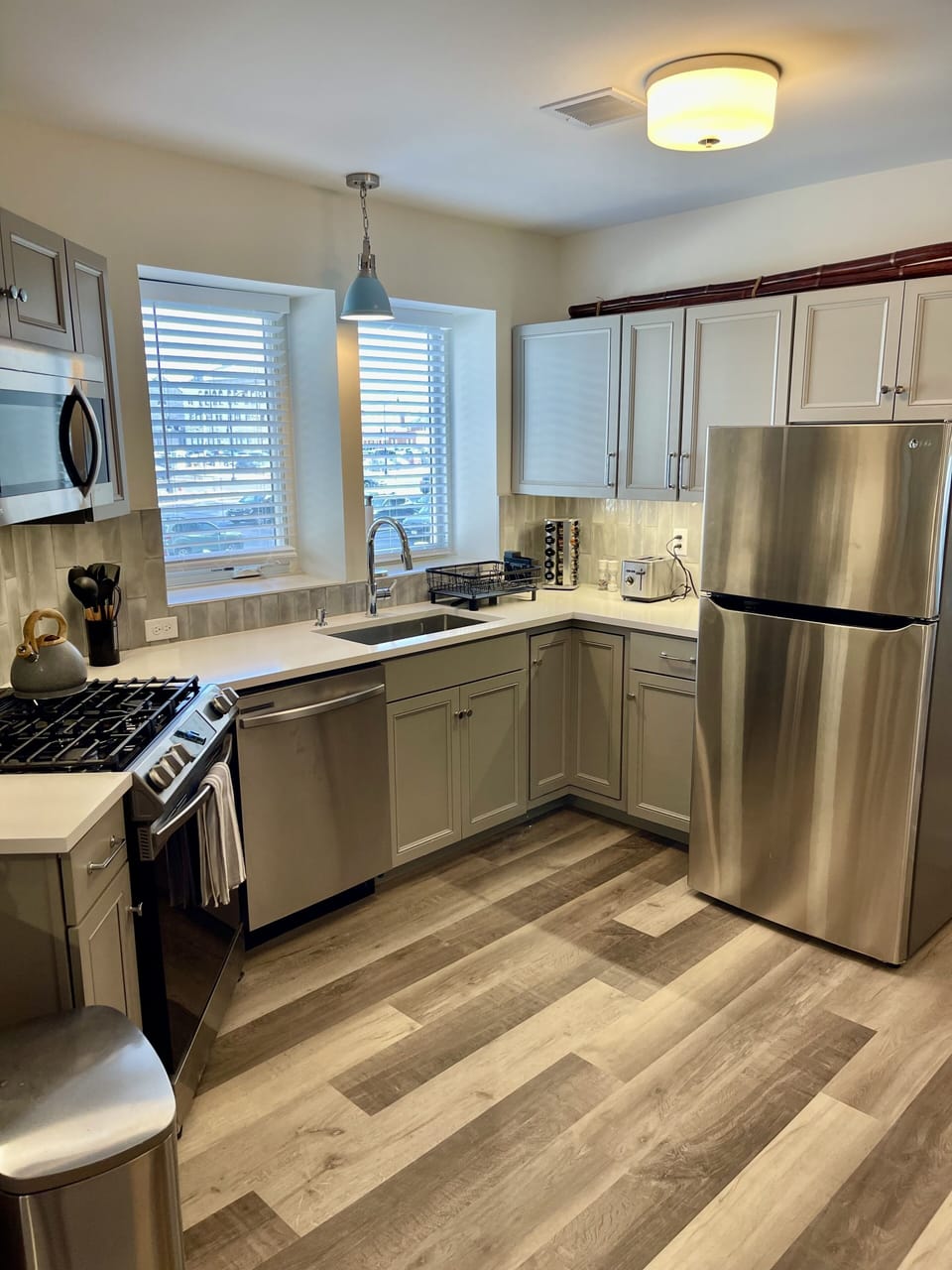 Fully-equipped Kitchen w/stove, oven, microwave, dishwasher, cookware and more.