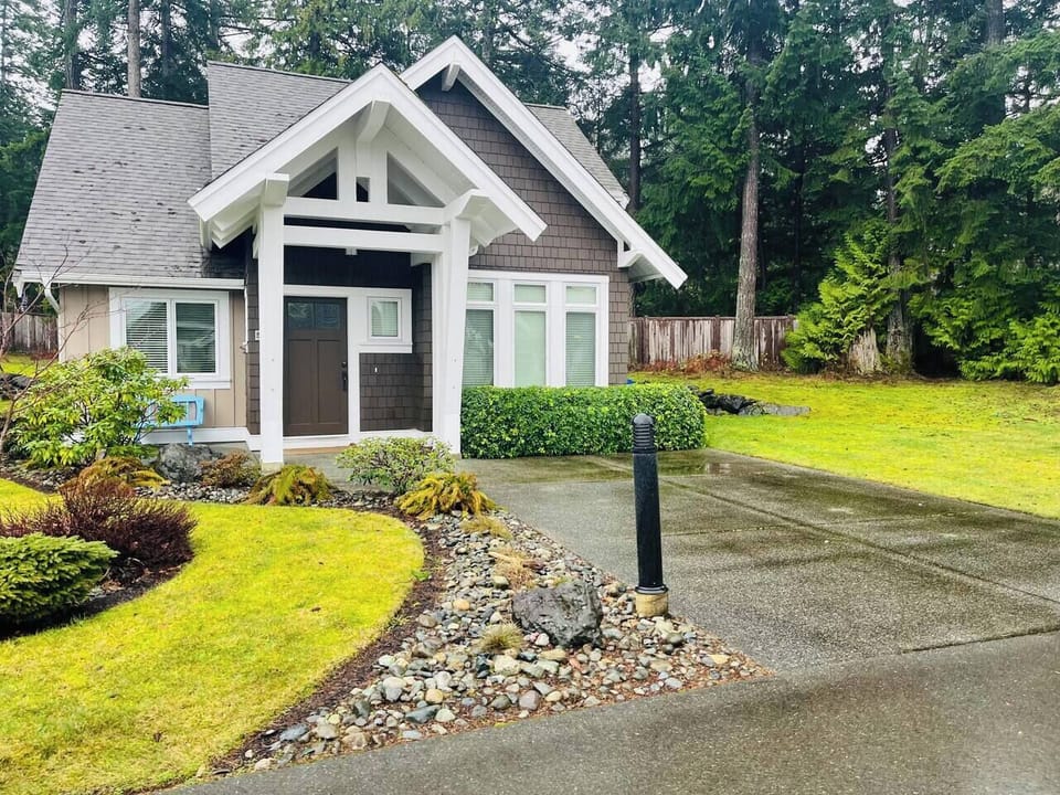 Qualicum Family Cottage