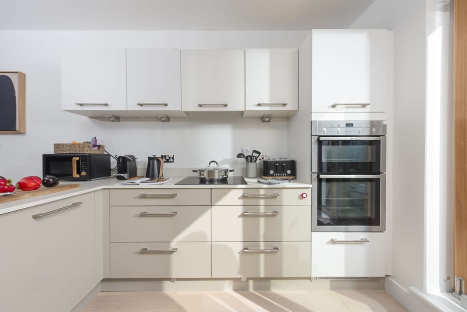 A double oven, toaster, stovetop and microwave - 66 Pentire