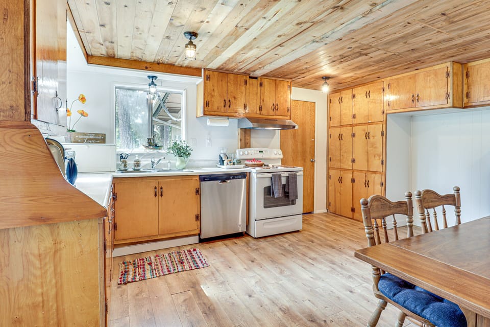 Kitchen | Drip Coffee Maker | Blender | Toaster Oven | Spices