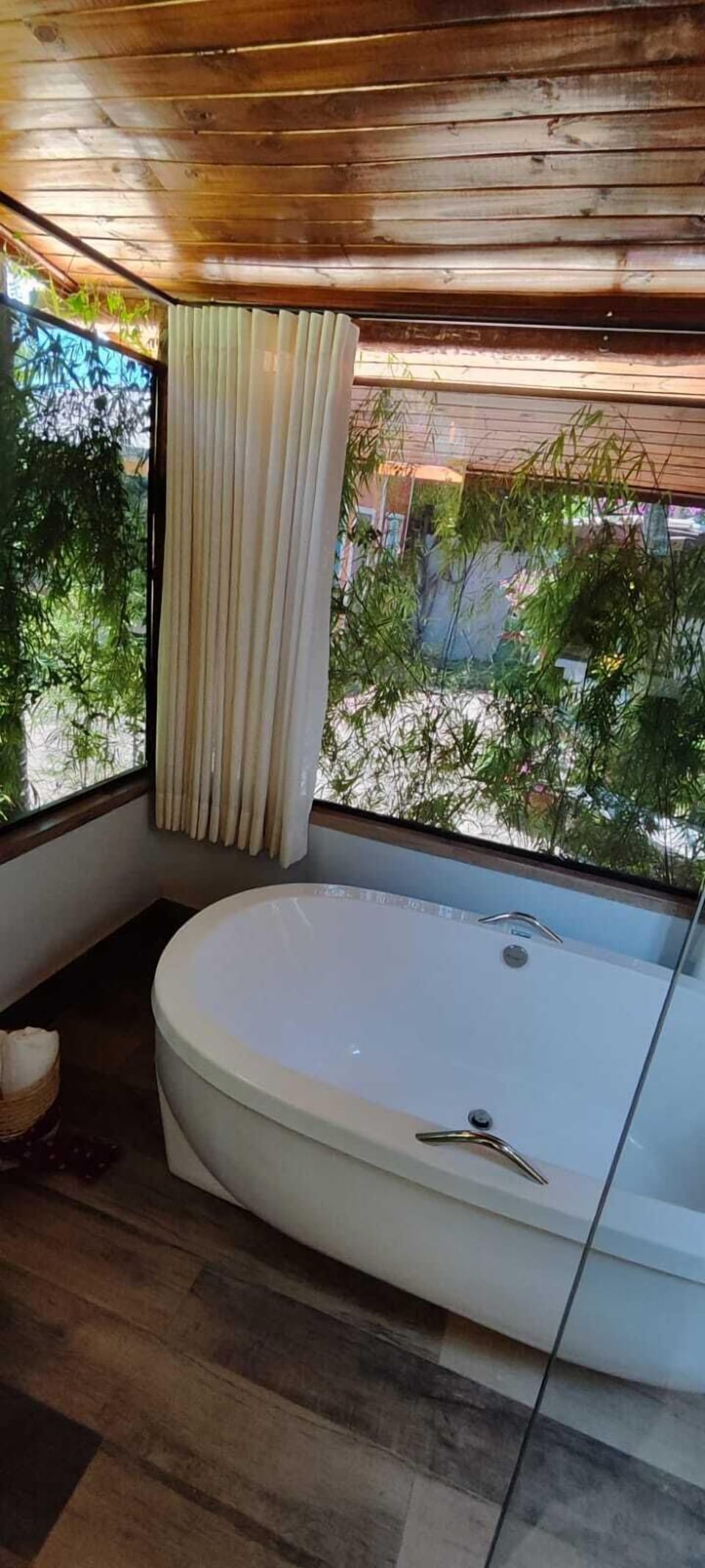 Romantic Room | Premium bedding, pillowtop beds, in-room safe, free WiFi