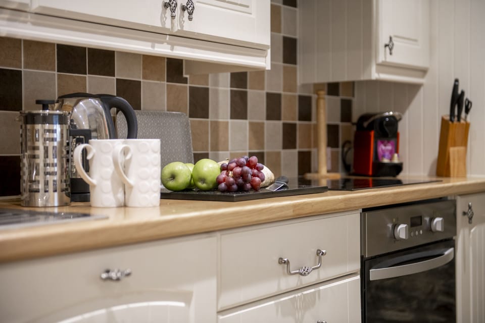 Ground floor: This cottage has a well-equipped kitchen