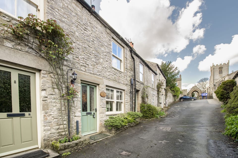 Jenny Wren Cottage, Middleham: Perfectly placed for visiting the town castle, eateries or shops and near to Masham and Leyburn