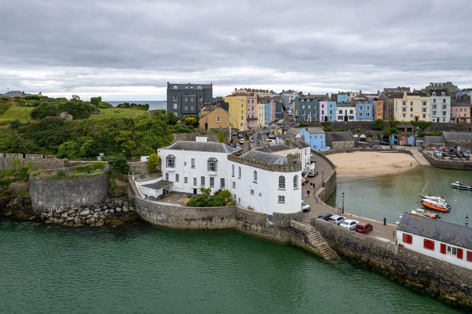 Laston Garden Apartment - Sea Views Large Terrace Apartment in Wales