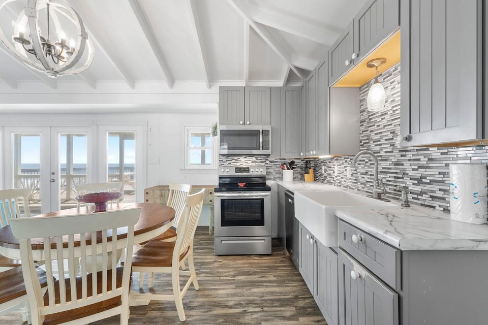 House, Multiple Beds (Bama Breeze) | Private kitchen | Oven, dishwasher, paper towels