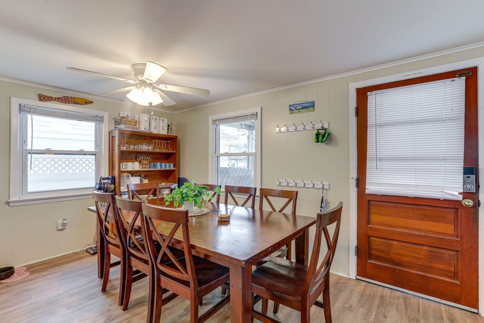 Dining Area | Dishware/Flatware