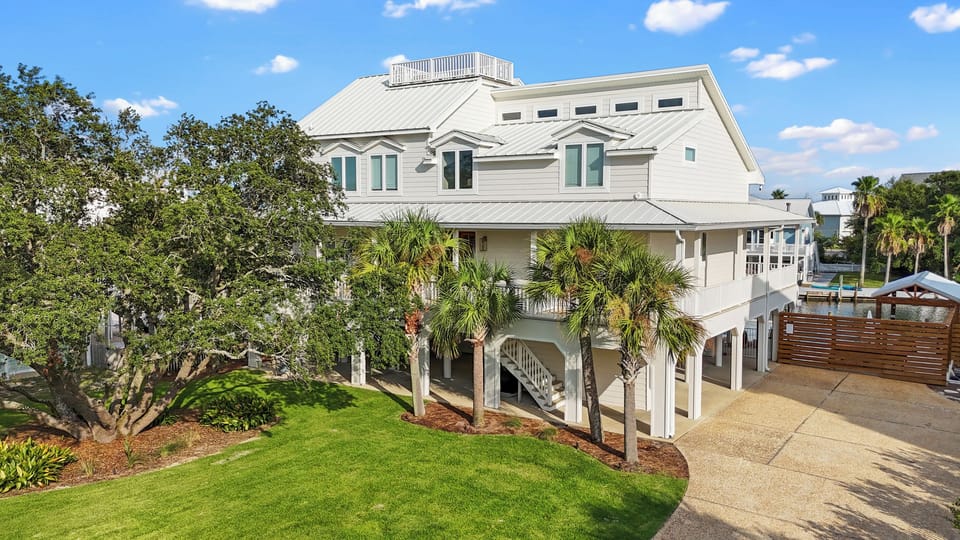 Front yard of the Elliot with plenty of parking and grass space to entertain!