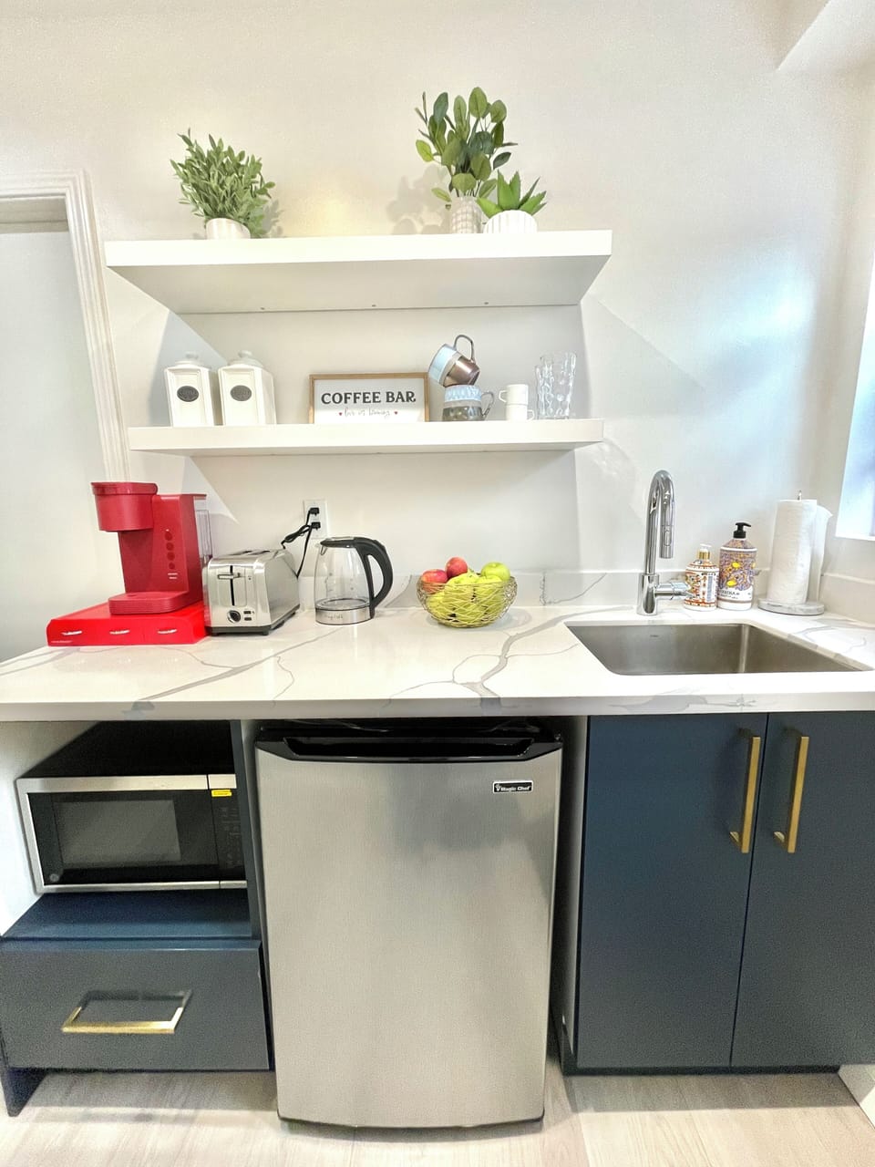 Kitchenette en suite has everything you need to make a simple breakfast