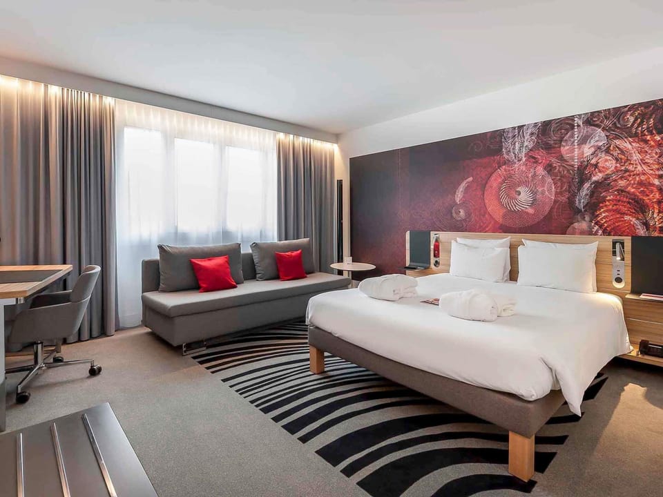 Hypo-allergenic bedding, in-room safe, laptop workspace, soundproofing