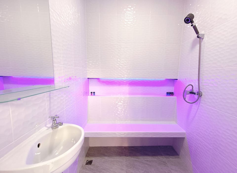 Comfort Bungalow, Air conditioning | Bathroom | Shower, towels, soap, shampoo