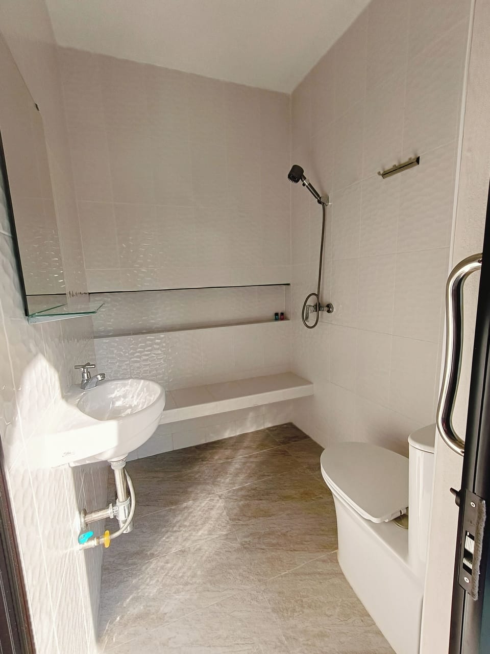 Comfort Bungalow, Air conditioning | Bathroom | Shower, towels, soap, shampoo