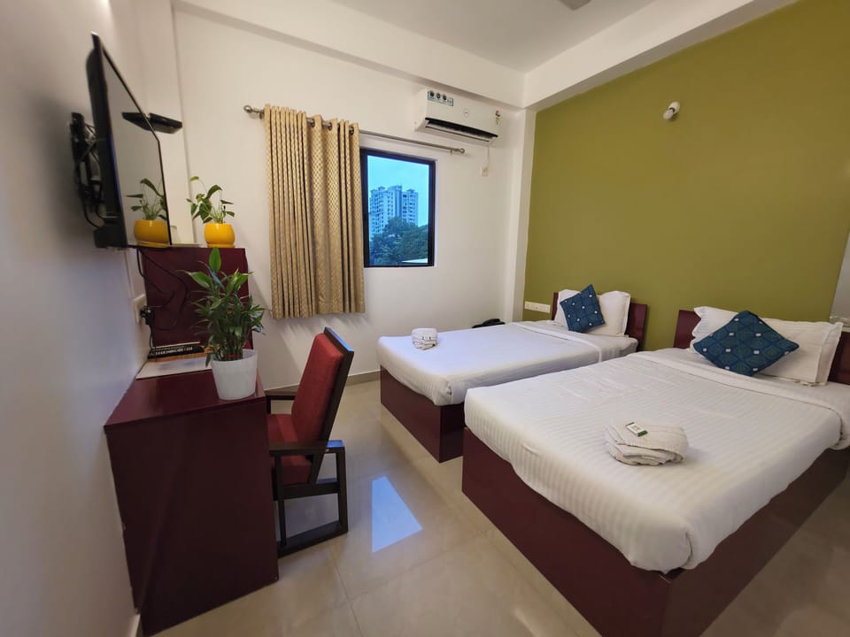 Deluxe Twin Room | Egyptian cotton sheets, premium bedding, down comforters