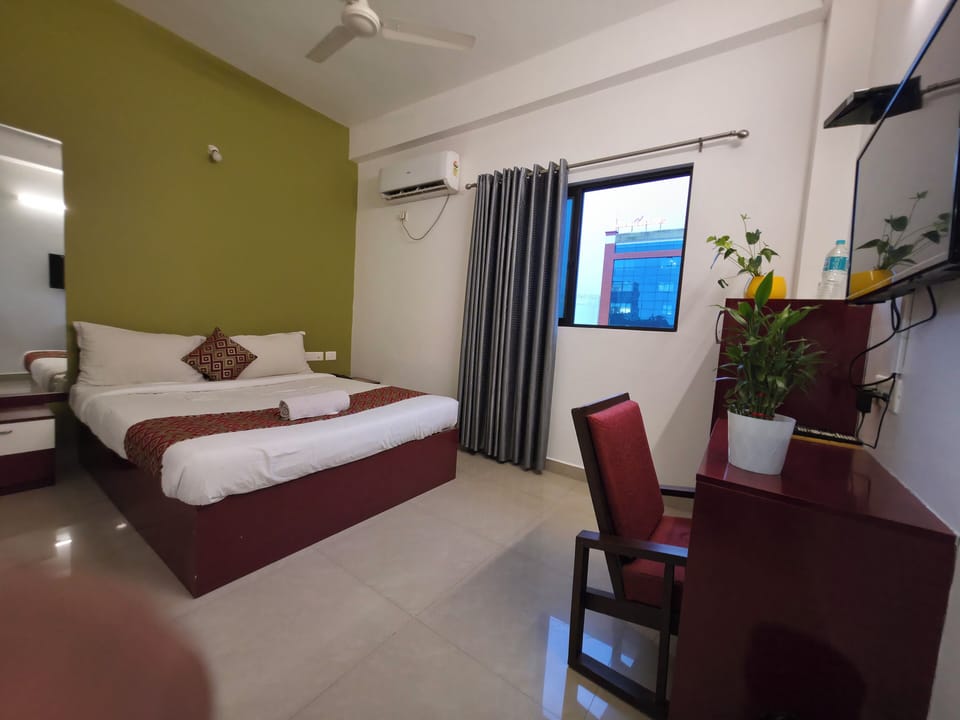 Deluxe Double Room | Egyptian cotton sheets, premium bedding, down comforters