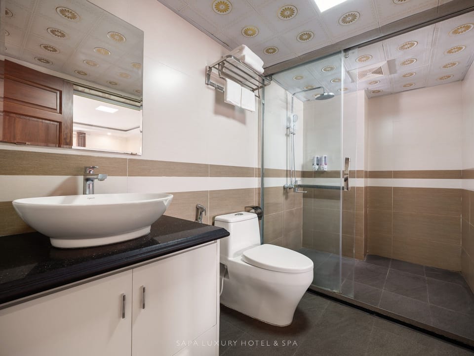 Standard Room | Bathroom | Hair dryer, slippers, bidet
