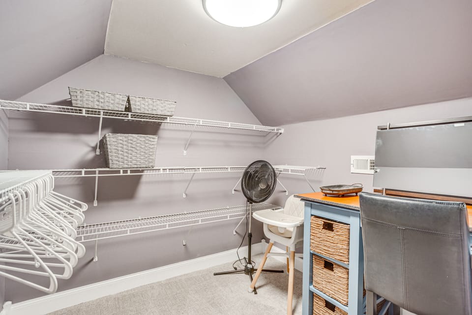 Walk-In Closet | Dedicated Workspace
