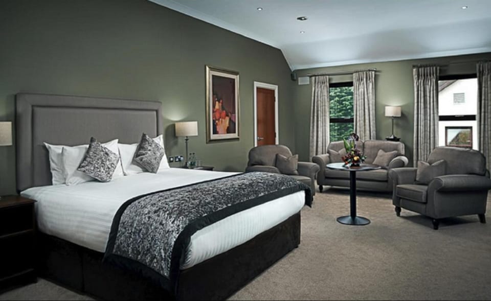 Junior Suite | Individually decorated, individually furnished, desk, iron/ironing board