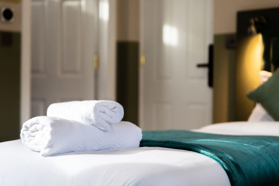 Deluxe Studio, Ensuite | Iron/ironing board, free WiFi
