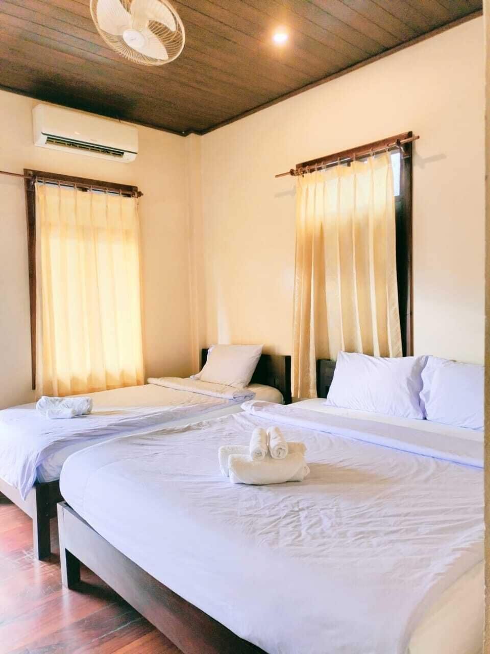 Deluxe Triple Room, 2 Bedrooms | Desk, free WiFi, bed sheets