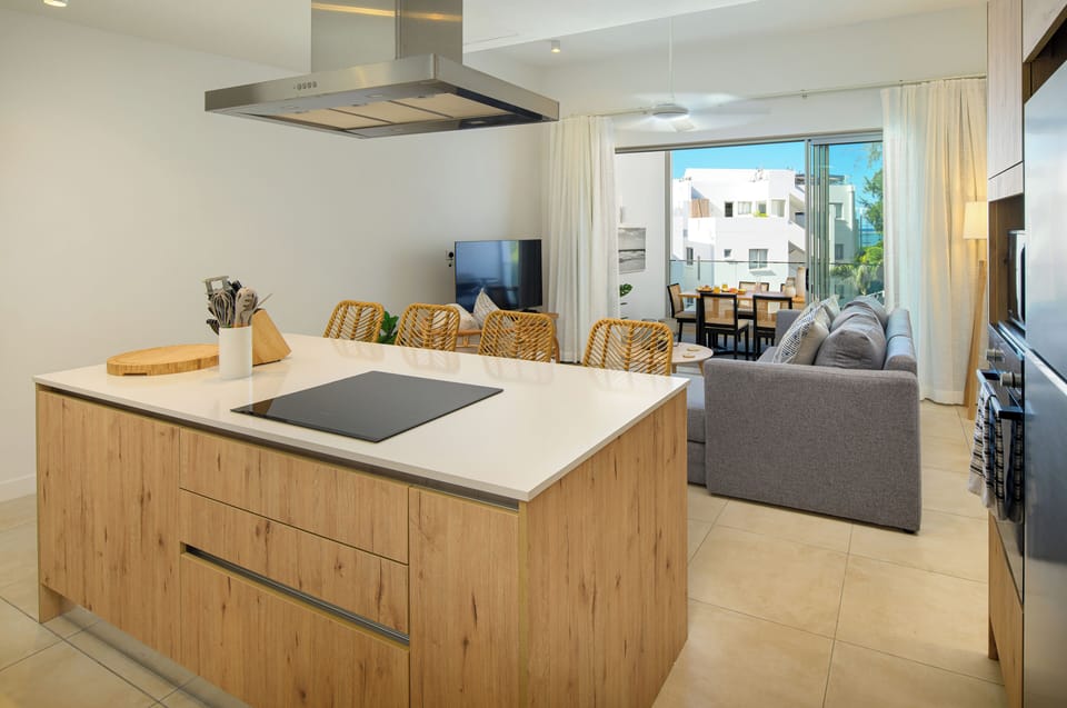 Basic Apartment | Private kitchen | Full-size fridge, microwave, oven, dishwasher