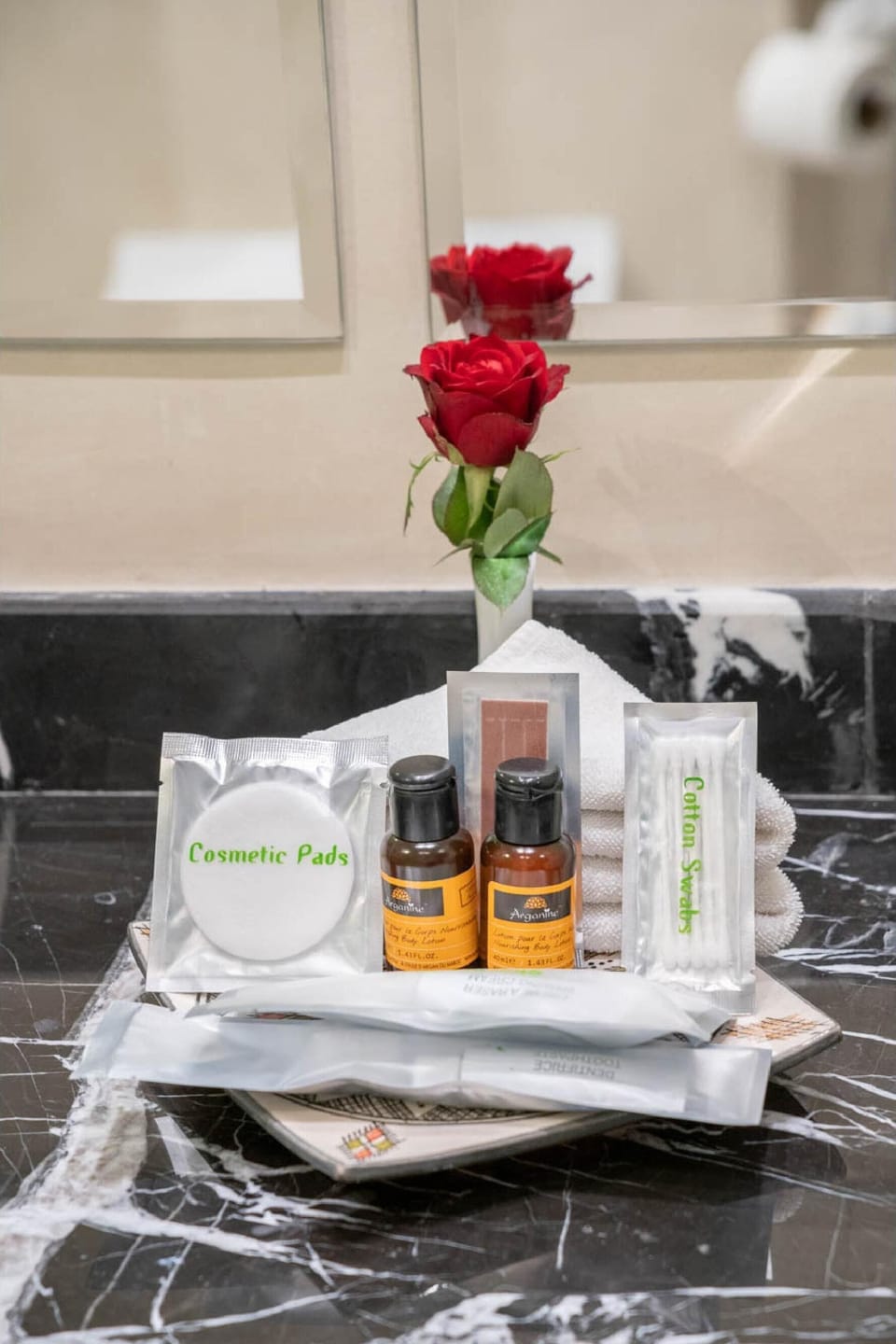 Deluxe Suite | Bathroom | Slippers, towels