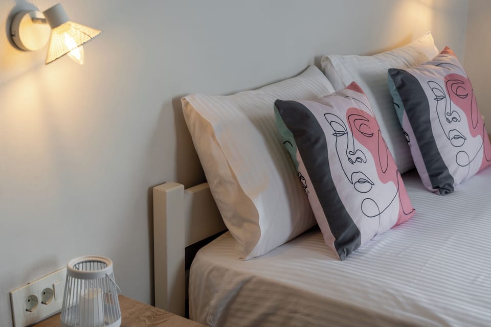 Executive Studio, Sea View | Iron/ironing board, free WiFi