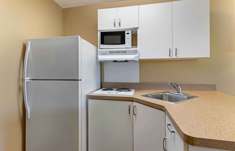 Studio, 2 Double Beds, Non Smoking | Private kitchen | Fridge, microwave, stovetop, coffee/tea maker