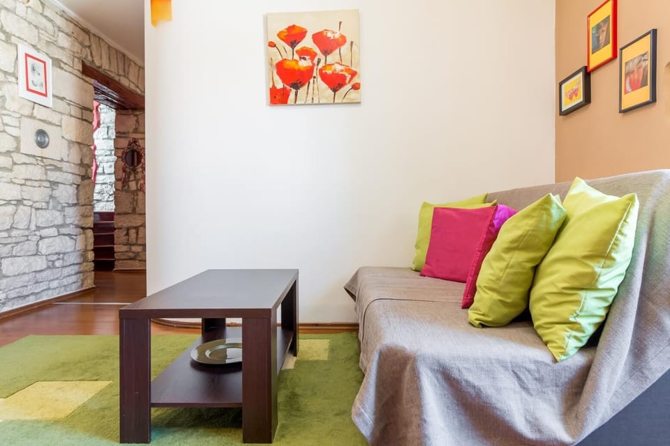 Basic Apartment | Living area