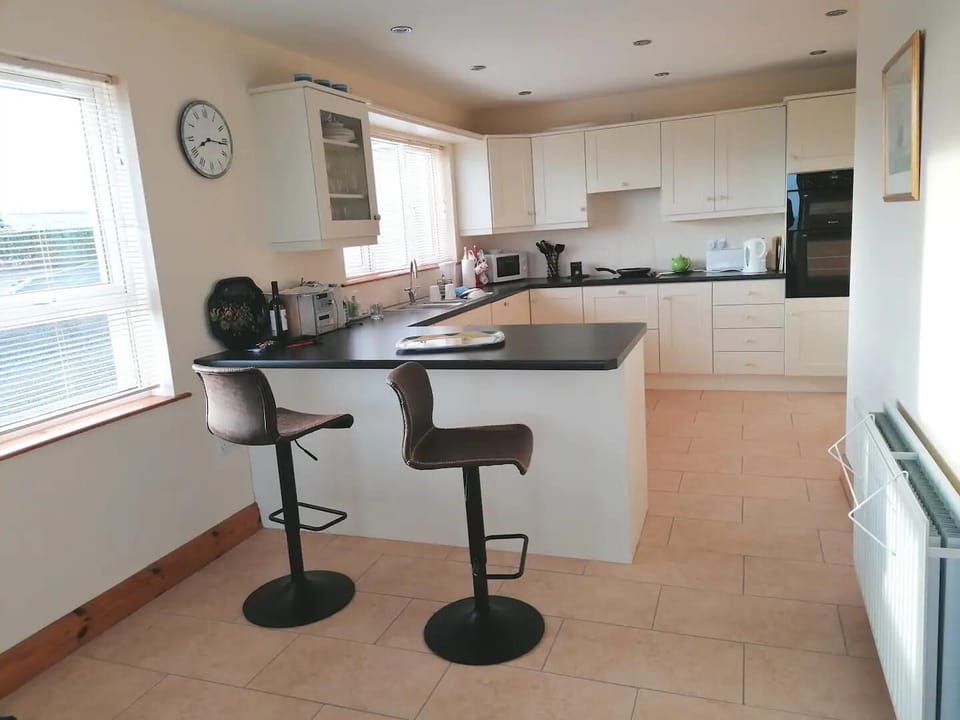House | Private kitchen | Fridge, microwave, oven, stovetop