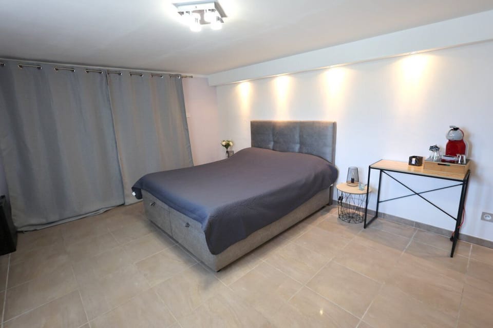 Comfort Suite, Pool View | Minibar, soundproofing, free WiFi, bed sheets