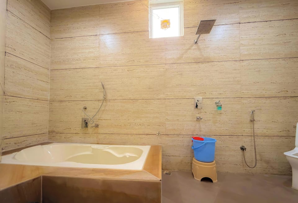 Superior Room | Bathroom | Towels, soap, shampoo