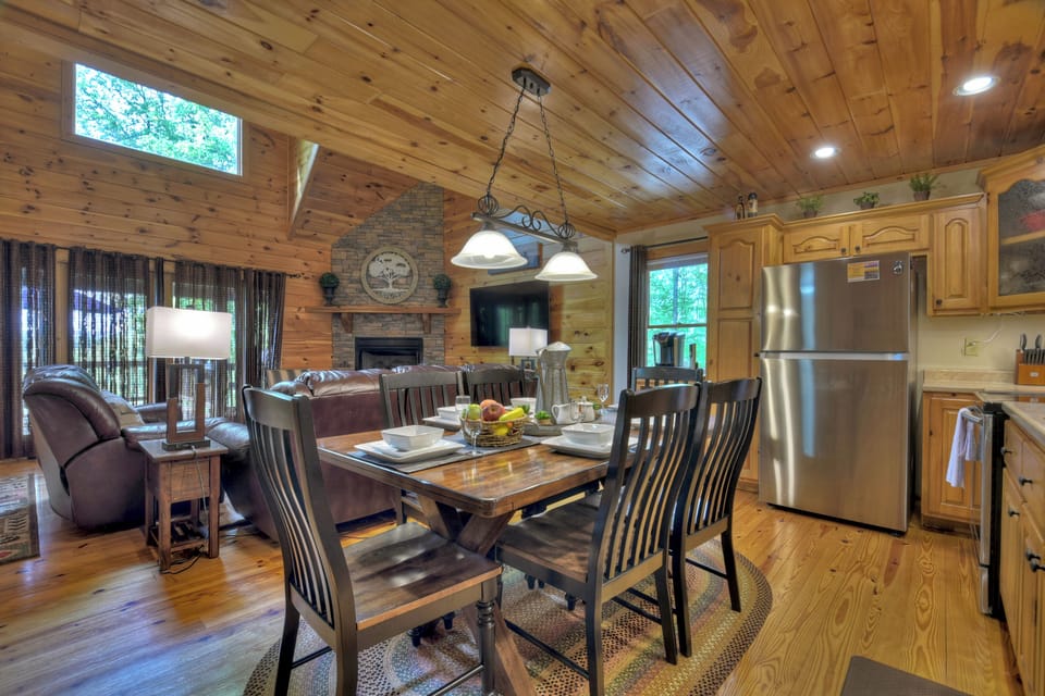 Spectacular custom wood dining table to enjoy your meals together