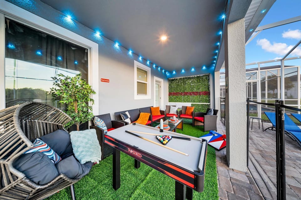 Enjoy a mix of games and relaxation with 🎮 Connect 4, 🪓 axe throwing, 🎱 pool table, and cozy seating including an 🪑 egg chair, 🌴 loungers, and a ☂️ umbrella.
