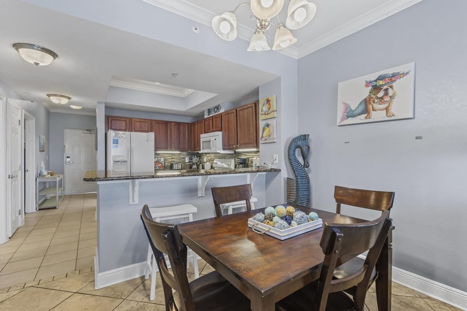 CT1804 Dining Area
