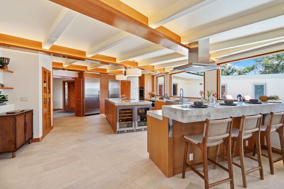 Wine chiller and breakfast bar