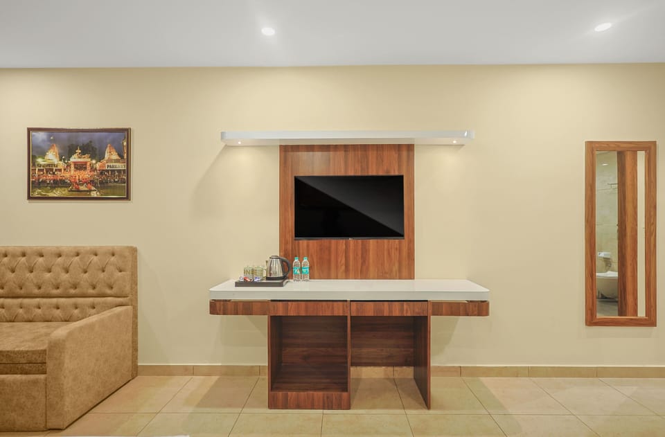 Superior Triple Room | Living area | 32-inch LED TV with satellite channels