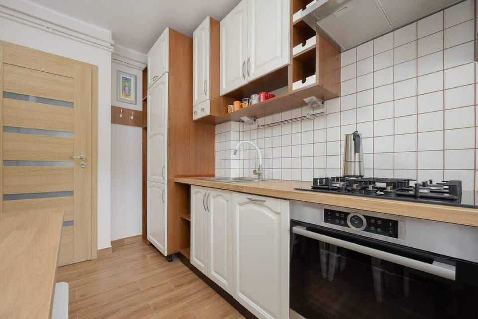 A different perspective of the kitchen where you can see the oven.