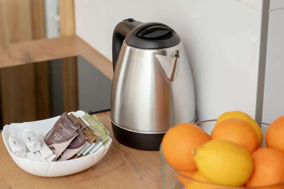 Electric kettle in the kitchenette.
