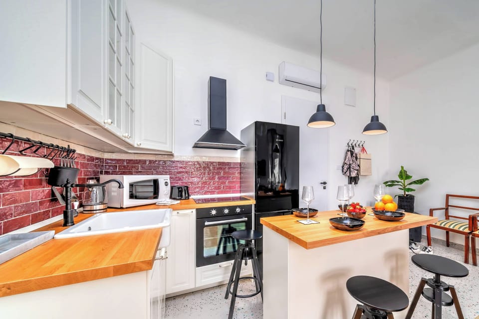 Family Apartment, 1 Bedroom, Microwave (City Soul Apartment) | Private kitchen
