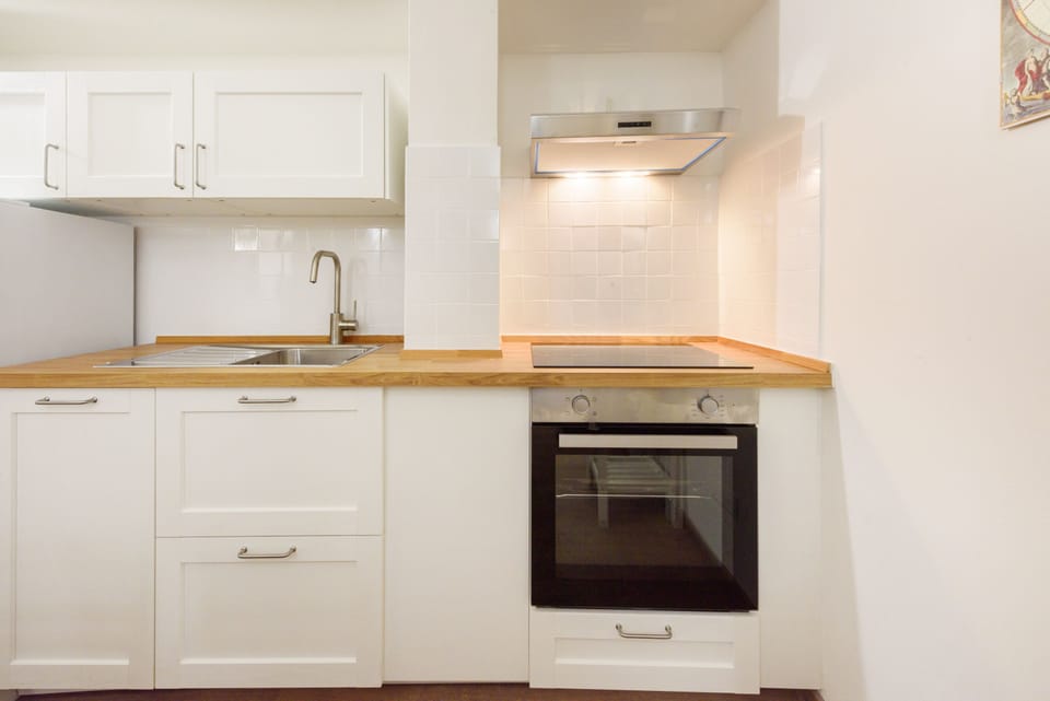 Comfort Apartment | Private kitchen | Fridge, stovetop, dishwasher, cookware/dishes/utensils
