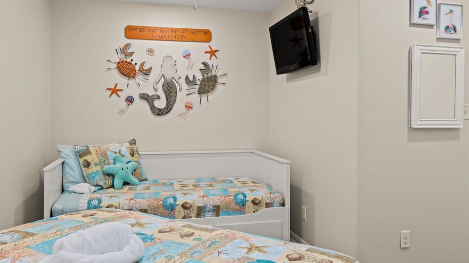 Cute day bed and TV in the guest bedroom.