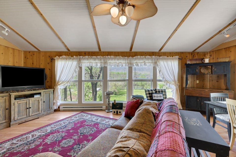 Cottage, 2 Bedrooms | Living area | Smart TV