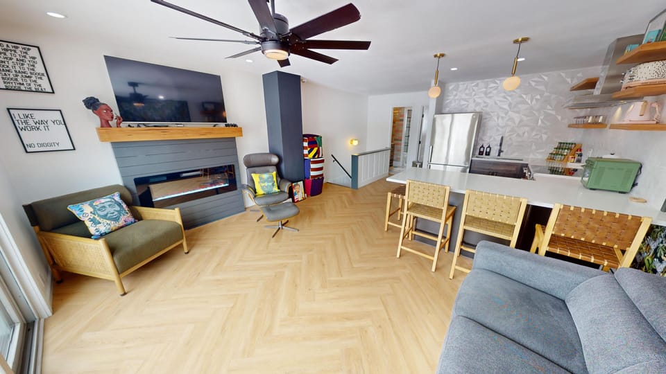 Living Area with Flatscreen, Electric Fireplace - Living Area with Flatscreen, Electric Fireplace