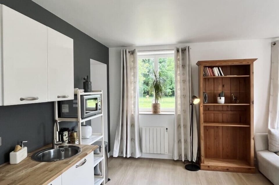 Comfort Apartment, 2 Bedrooms, Kitchen, Garden View | Living area | TV