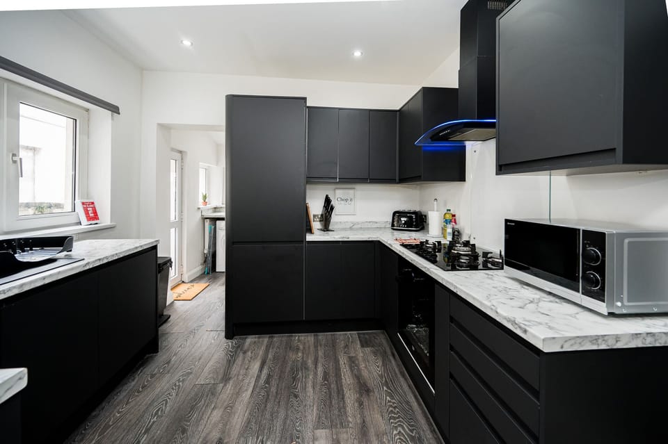 Spacious well equipped kitchen