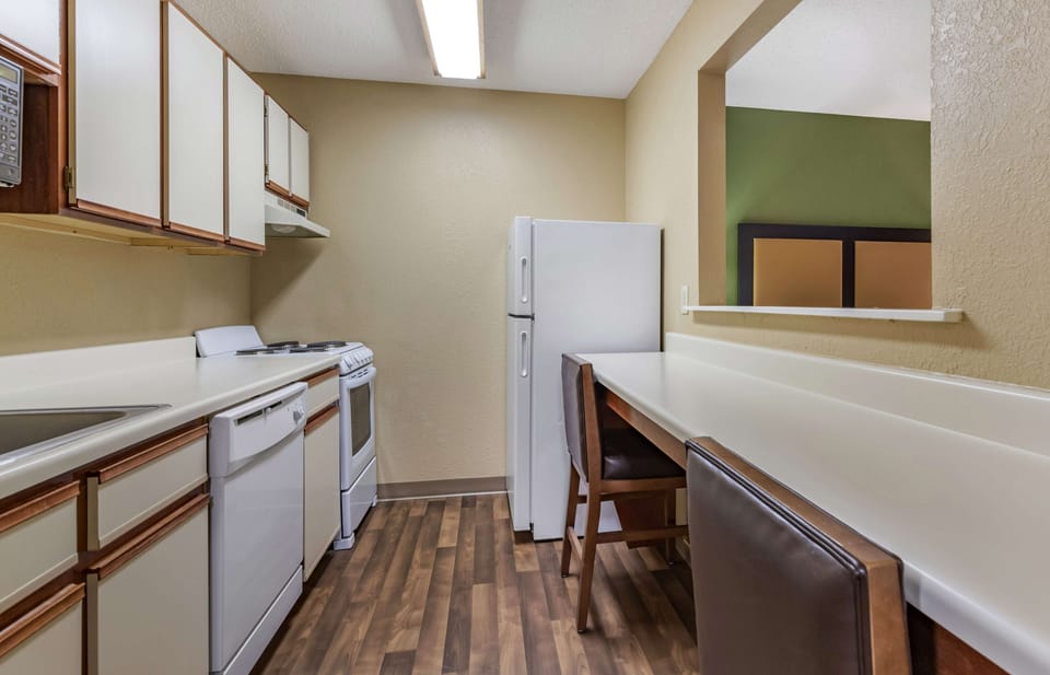 Deluxe Studio, 1 Queen Bed with Sofa bed, Non Smoking | Desk, iron/ironing board, free WiFi, bed sheets