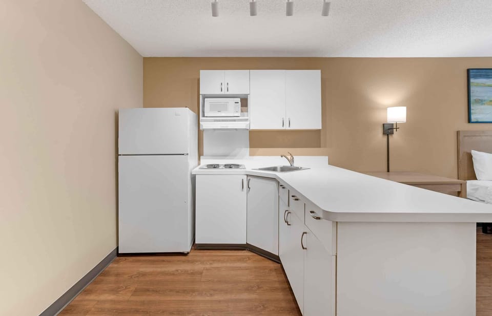 Full-size fridge, microwave, stovetop, coffee/tea maker