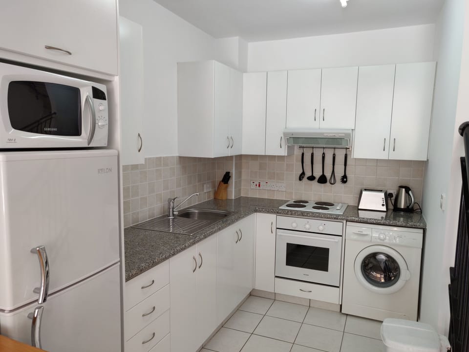 House | Private kitchen | Fridge, oven, stovetop, electric kettle