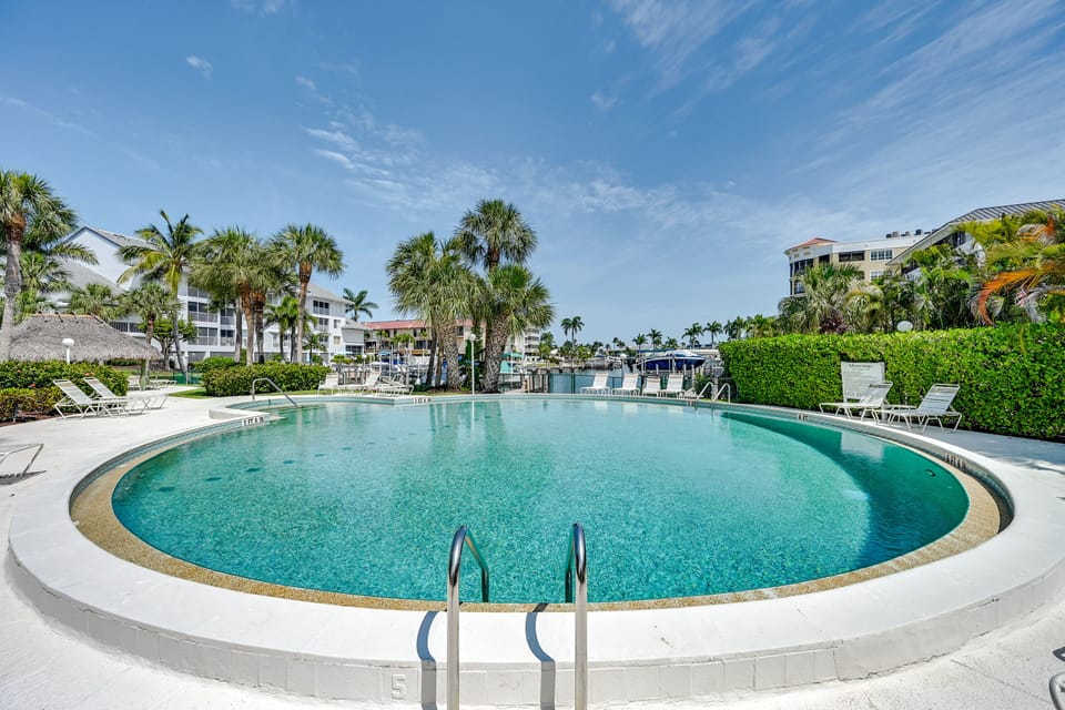 The Moorings | Community Pool