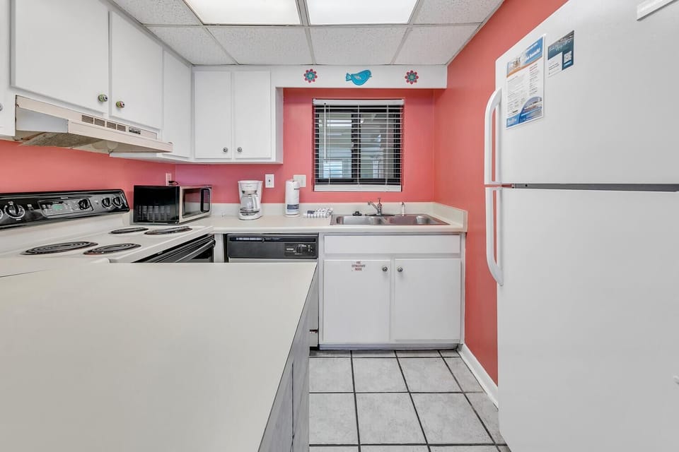 Condo, 1 King Bed with Sofa bed (Sunbird 906W) | Private kitchen | Oven, toaster