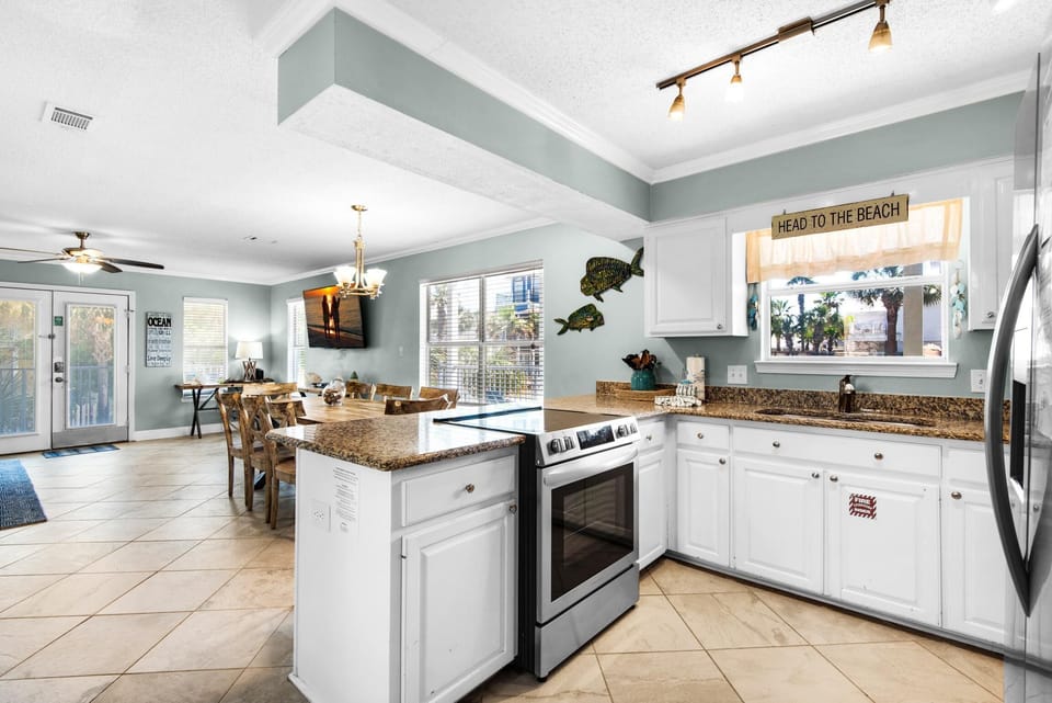 House, Multiple Beds (Family DESTINation) | Private kitchen | Oven, toaster